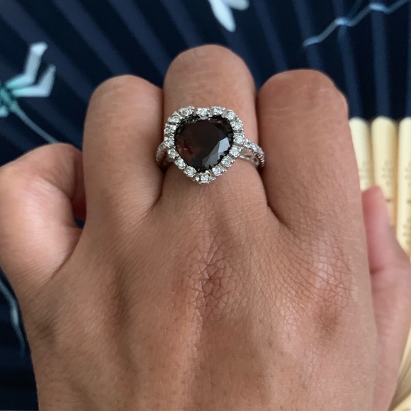 Sterling Silver Ring with heart shaped ruby - Picture 3 of 5